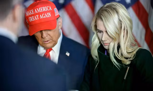 Chân dung nữ trợ lý được ông Trump tin tưởng