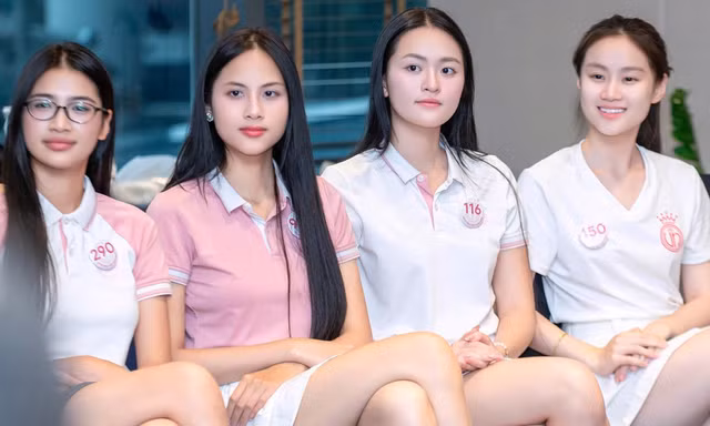 Thí sinh Hoa hậu Việt Nam dạy trẻ vùng cao tránh bẫy lừa đảo qua mạng