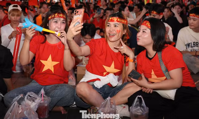 TPHCM ‘nóng rực’ cùng đội tuyển Việt Nam