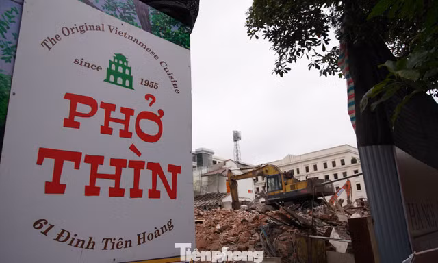 Đồng loạt phá dỡ mặt bằng làm dự án Quảng trường – Công viên phía Đông hồ Hoàn Kiếm