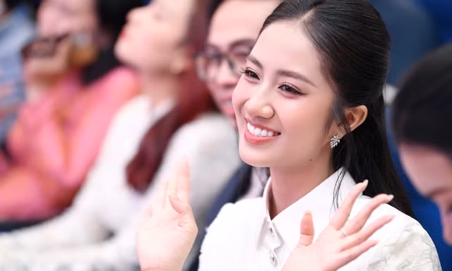 Hoa hậu Hà Trúc Linh tìm người kế nhiệm tại buổi tuyển sinh ở Cần Thơ
