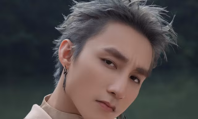 Gần 600.000 người xem trực tiếp Sơn Tùng và rapper tỷ view
