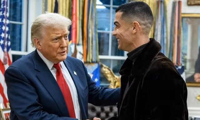 Bức ảnh ông Trump và Ronaldo gây chia rẽ
