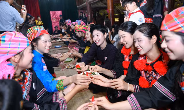 Đám cưới lạ của người Tày khiến 53 thí sinh Hoa hậu Việt Nam ngỡ ngàng