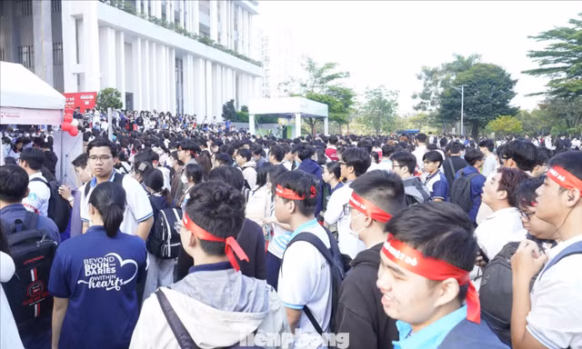 Chủ Nhật Đỏ lớn nhất TPHCM 