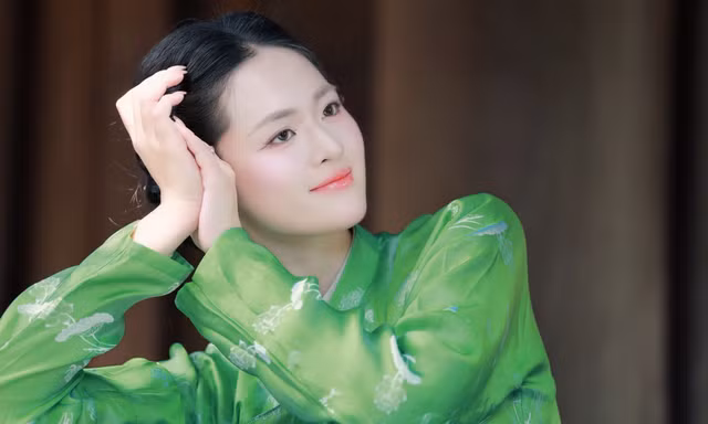 Áo dài tôn nhan sắc Hoa hậu Việt Nam 2026 giữa miền di sản 