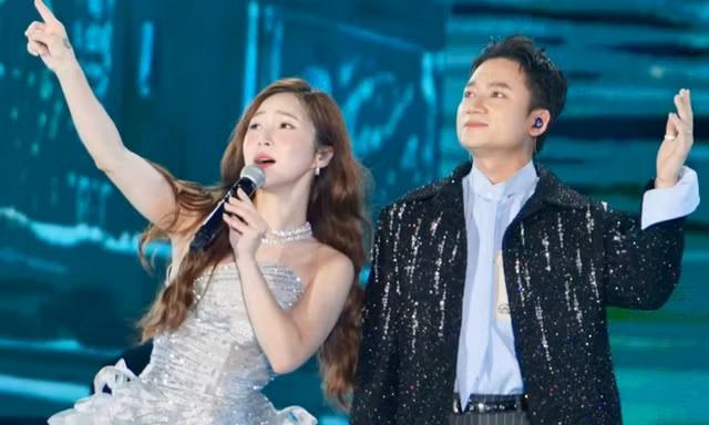 22.000 người đổ về Đông Anh nghe Noo Phước Thịnh, Hương Tràm hát tới khuya