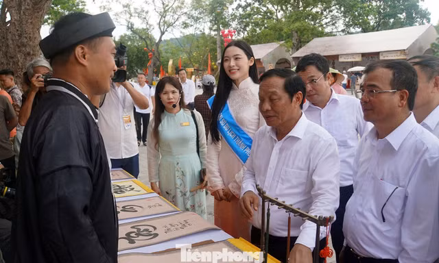Á hậu Vân Nhi trải nghiệm không gian di sản Côn Sơn - Kiếp Bạc