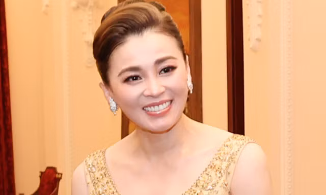 Thời trang tinh tế của Hoàng hậu Thái Lan tại Việt Nam