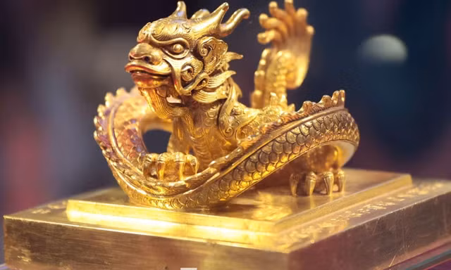 Nhìn cận ấn vàng Hoàng đế chi bảo gần 11 kg 