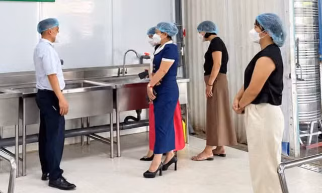Thái Nguyên: Hàng chục học sinh nghi bị ngộ độc thực phẩm