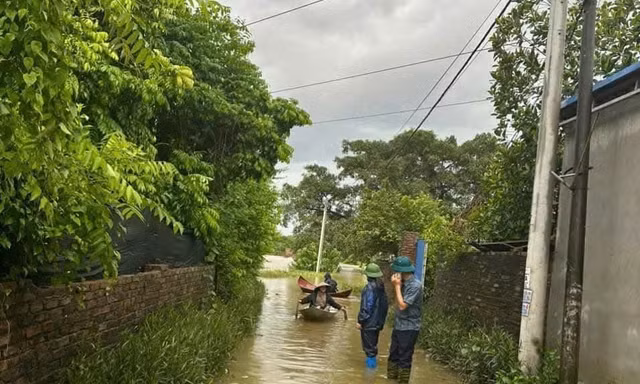 Hà Nội báo động lũ cấp 3 trên sông Cà Lồ, hơn 2.500 nhân khẩu bị cô lập