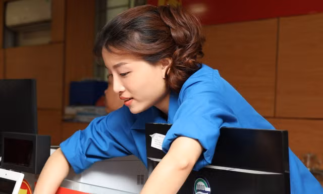 Công chức, viên chức quá tải, TPHCM tính xã hội hóa một số khâu giải quyết thủ tục hành chính 