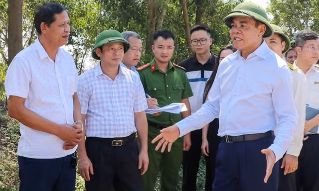 Thị sát 9 mỏ cát, Chủ tịch tỉnh Nghệ An yêu cầu dừng hoạt động