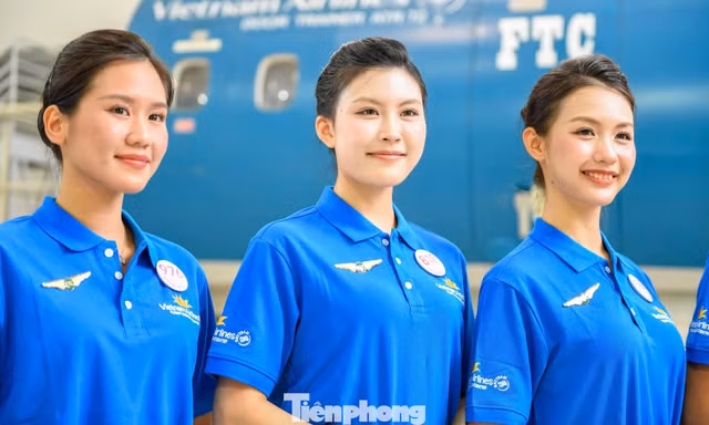 20 cô gái Hoa hậu Việt Nam học kỹ năng sống còn của tiếp viên hàng không