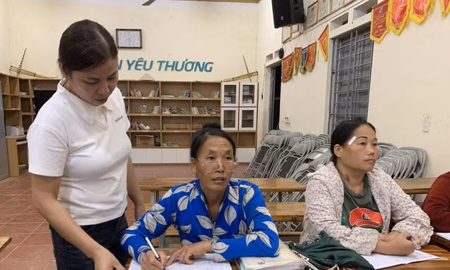 Lớp học xóa mù tại xã La Hiên, tỉnh Thái Nguyên