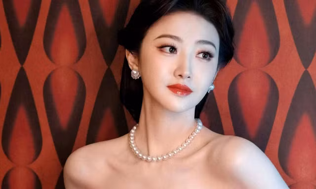 Cú trượt đau của Đệ nhất mỹ nữ Bắc Kinh