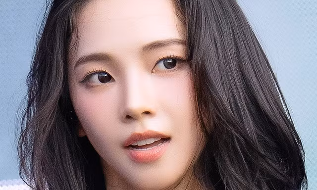Vóc dáng nữ ca sĩ đẹp 'không góc chết'