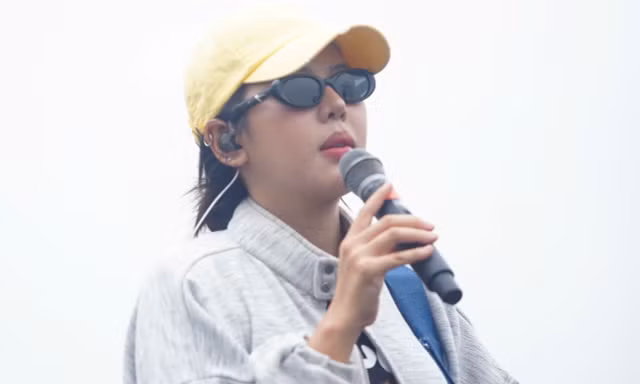 Em xinh Muộii đội nắng tổng duyệt concert Thanh xuân ở Trường đua F1