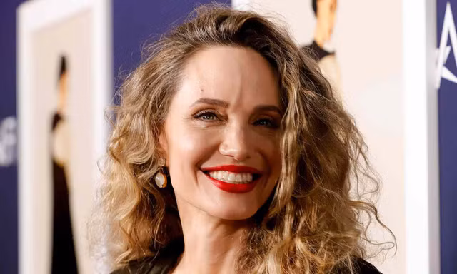 Angelina Jolie bị chỉ trích