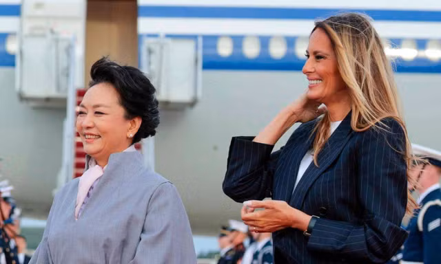 Khí chất bà Bành Lệ Viện và Melania Trump 