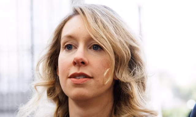 Sự ám ảnh dai dẳng của Elizabeth Holmes