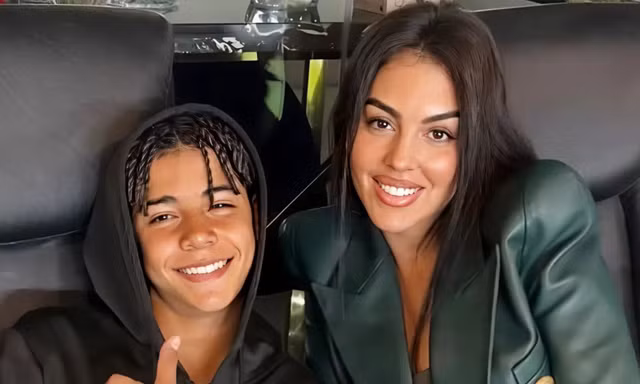 Georgina Rodríguez làm thủ tục nhận nuôi 3 con riêng của Ronaldo