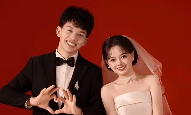 Hàng nghìn người lạ dự đám cưới chú rể mồ côi 