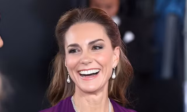 Công nương Kate rạng ngời