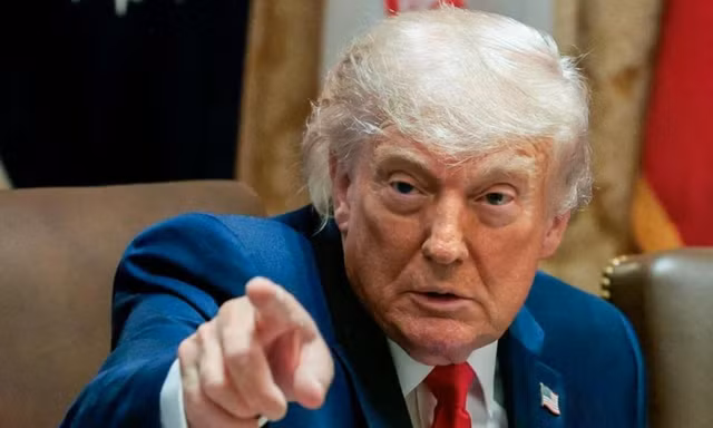 Ông Trump chỉ trích loạt nghệ sĩ