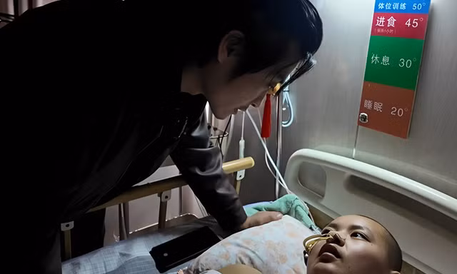 Cô dâu hôn mê suốt 3 tháng, tỉnh dậy trước đám cưới 2 ngày