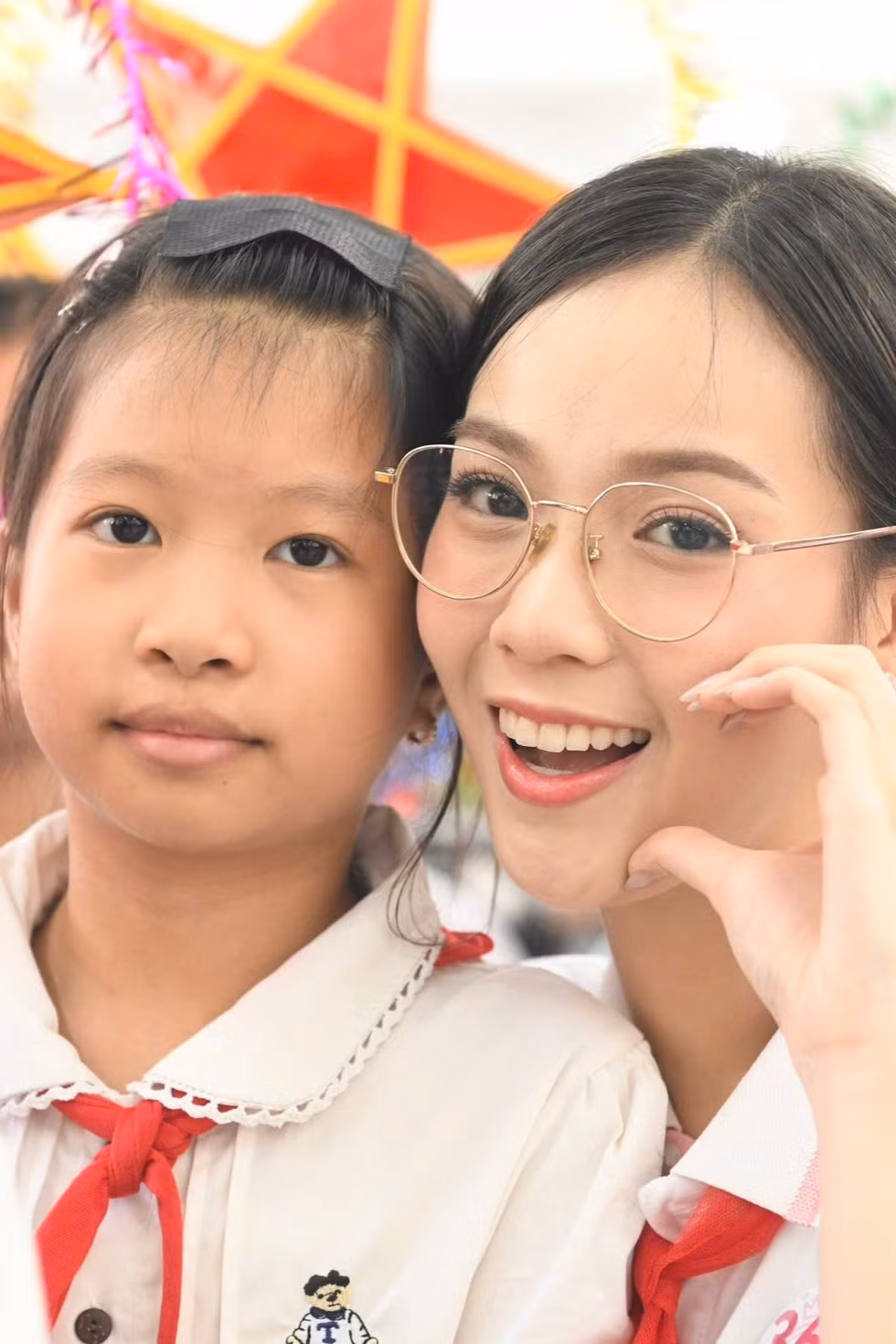 Thí sinh Hoa hậu Việt Nam mang Trung thu tới trẻ em vùng biên Tuyên Quang