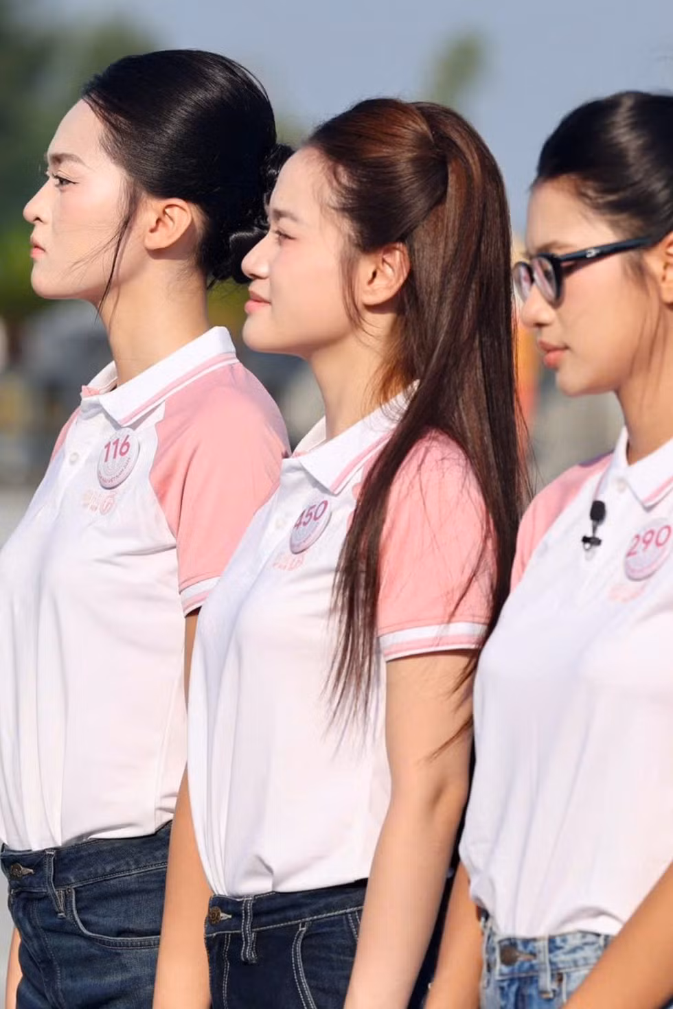 25 cô gái Hoa hậu Việt Nam nghe người lính kể chuyện ra đi không hẹn ngày về