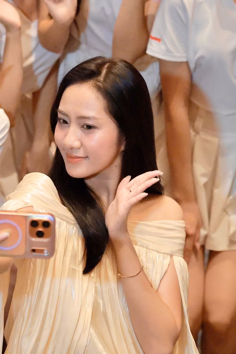 Hà Trúc Linh 'mách nước' thí sinh Hoa hậu Việt Nam