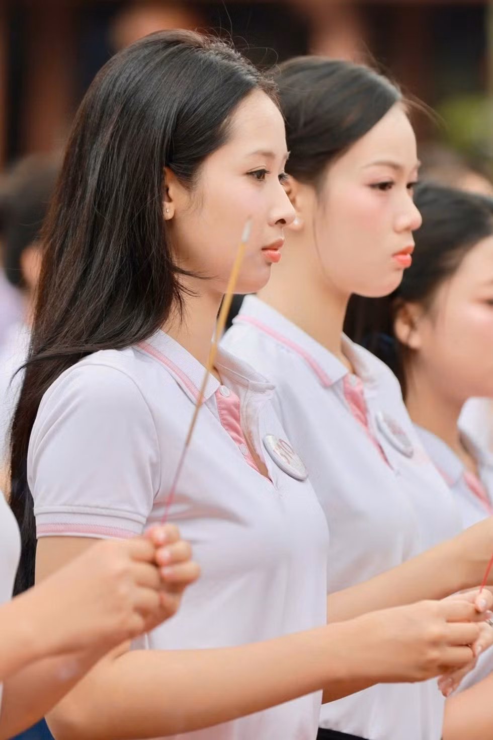 Thí sinh Hoa hậu Việt Nam thăm Đền thờ Trạng Trình Nguyễn Bỉnh Khiêm