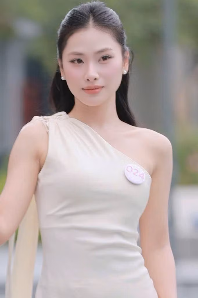 53 cô gái Hoa hậu Việt Nam khoe diện mạo mới