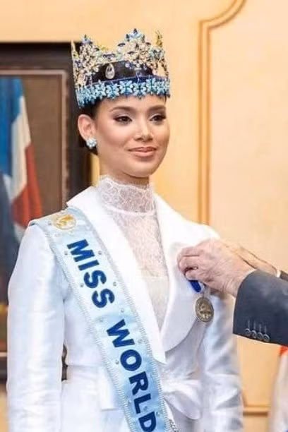 Hoa hậu Thế giới diện kiến Tổng thống Cộng hòa Dominica
