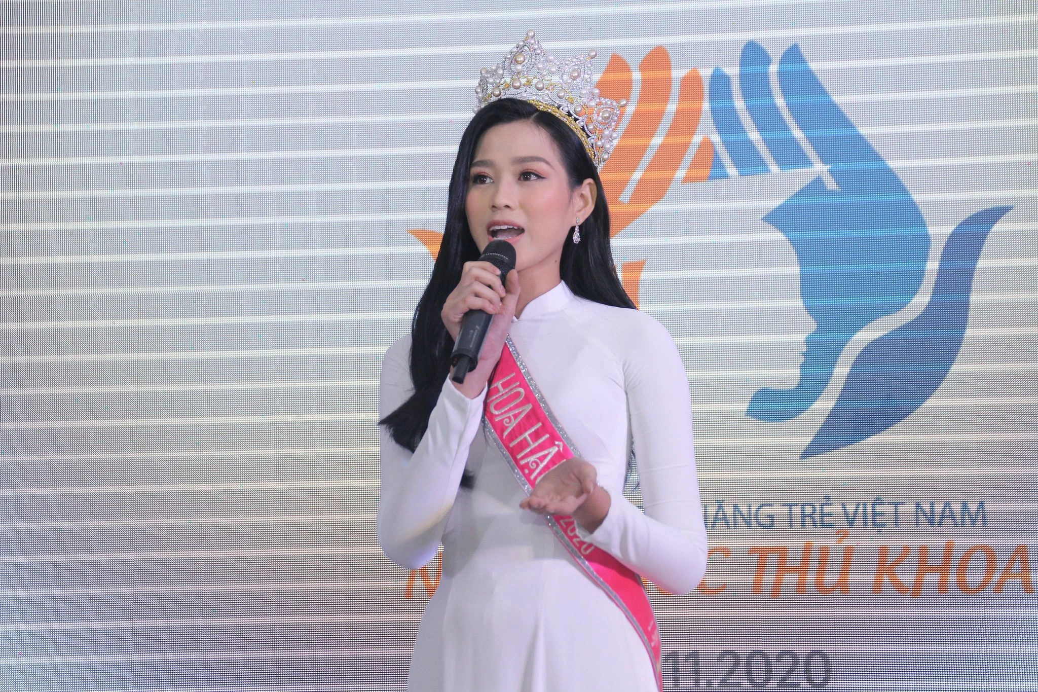 NÂNG BƯỚC THỦ KHOA