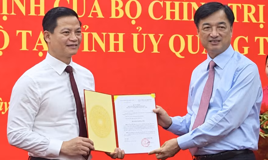 Bí thư Quảng Trị Vương Quốc Tuấn đề nghị không tặng hoa chúc mừng 