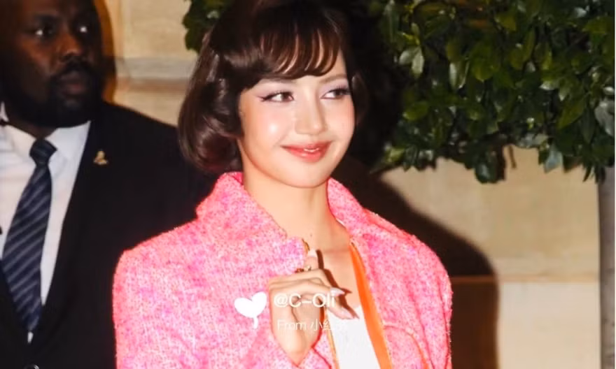Lisa (BlackPink) lại thành tâm điểm 