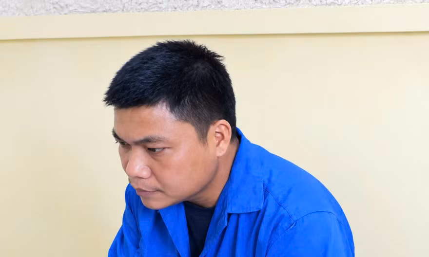 Khởi tố đối tượng 'hô biến' sổ đỏ của người khác thành tên mình