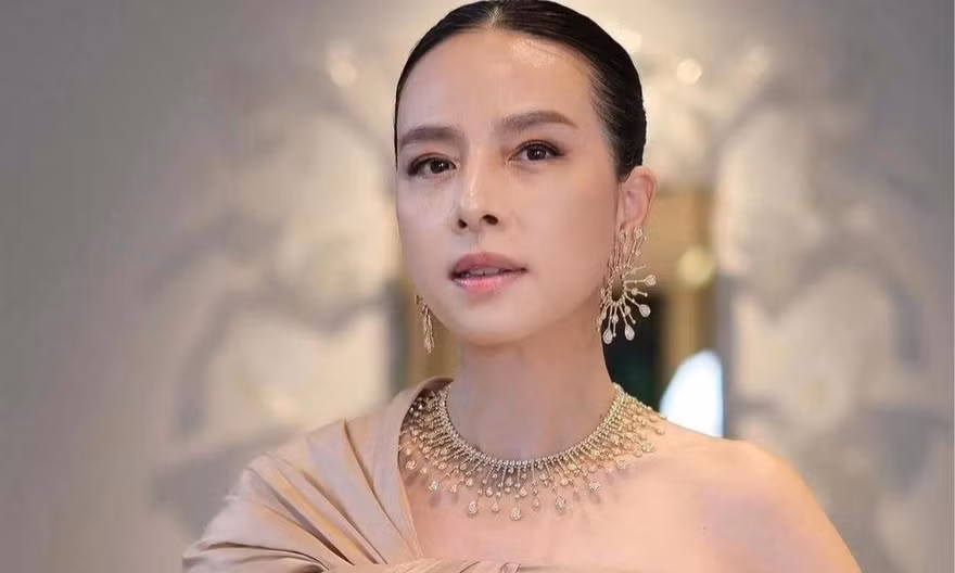 Ngoại hình trẻ kinh ngạc của bà trùm bóng đá Thái Lan