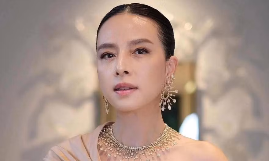 Ngoại hình trẻ kinh ngạc của bà trùm bóng đá Thái Lan