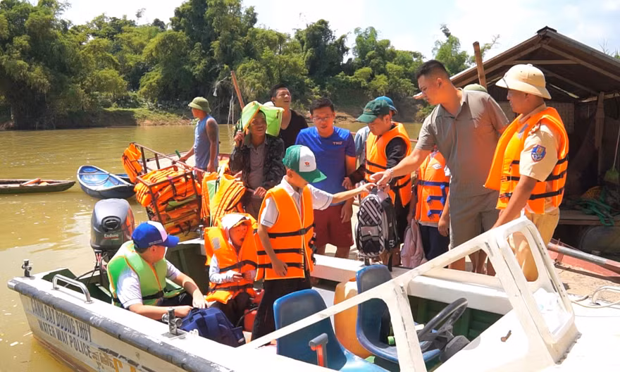 Vụ 121 học sinh đi học nhờ cano: Lên phương án xây cầu