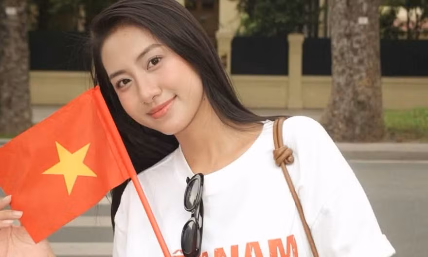 Hoa hậu Tiểu Vy, Hà Trúc Linh và dàn sao mừng Quốc khánh 2/9