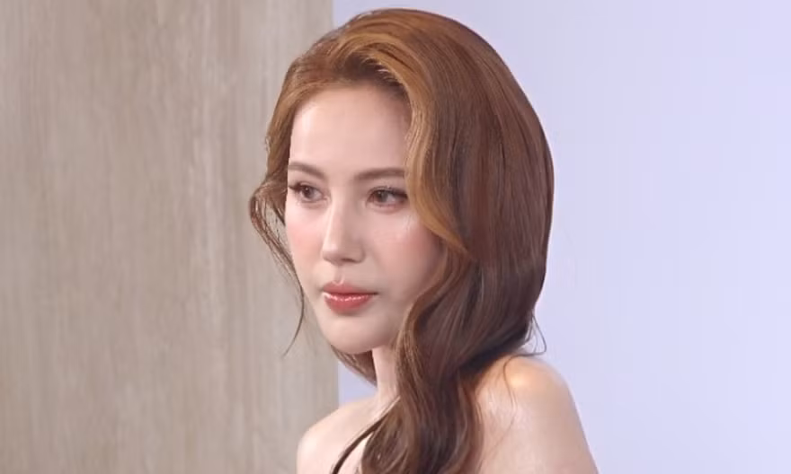 Thủy Tiên trở thành tâm điểm bàn luận