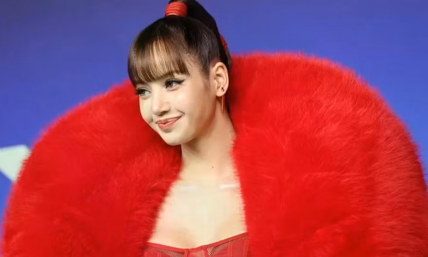 Lisa (BlackPink) chiếm trọn sự chú ý