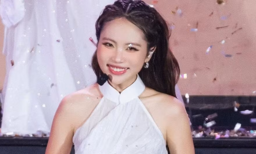 Phương Mỹ Chi làm 'đám cưới' ở TPHCM, 5.000 khán giả đến dự 