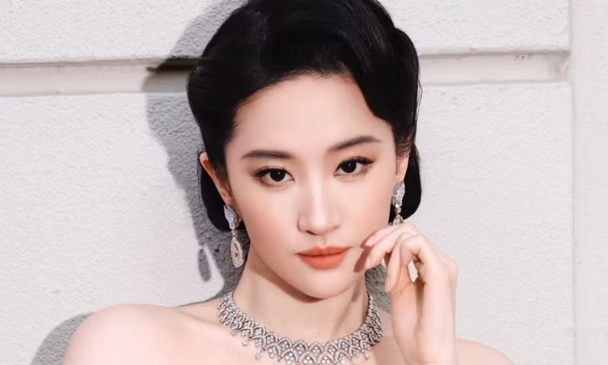 Ngôi sao AI liệu có 'cướp chén cơm' của Địch Lệ Nhiệt Ba, Lưu Diệc Phi?