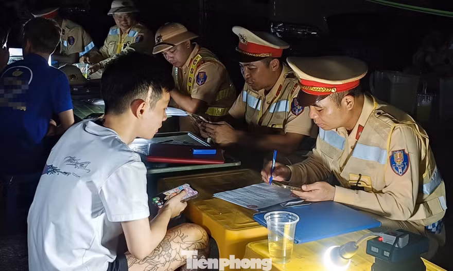 Trắng đêm xử lý thanh thiếu niên kẹp ba, che biển số xe